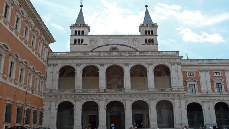 The image shows the Basilica of Saint John Lateran, one of the main papal basilicas in Rome